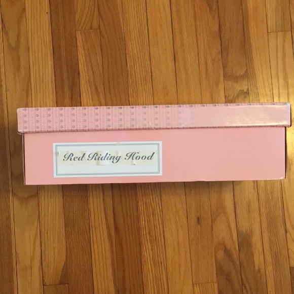 Vintage Red Riding Hood Porcelain Doll in Original Box - Picture 11 of 12